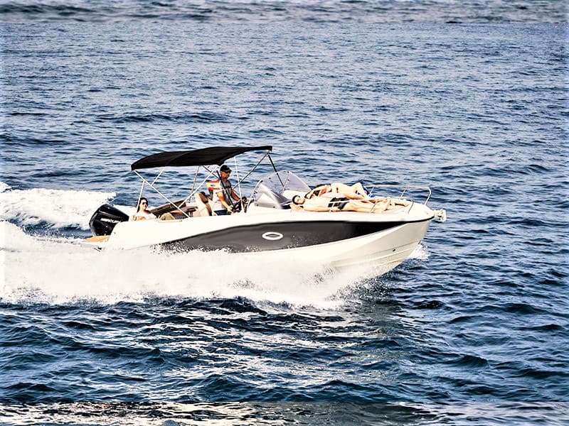 Motor Boat Rental in Tenerife – No Skipper Required with Qucksilver 755