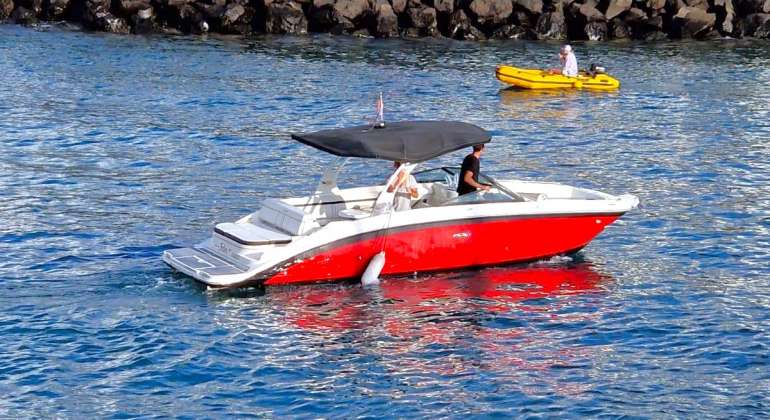 Boat hire without Captain with  SeaRay 270 SDX (Boat License Required)