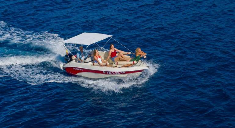 Self Drive Boat in Tenerife (no license required) with 470 Open